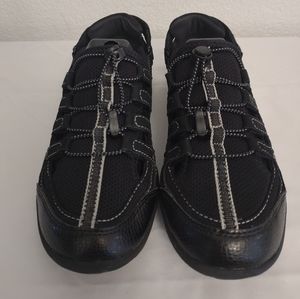 Clarks Vailee Frost Size 7.5W Women’s Black Bungee Strap Shoes Sneakers EUC